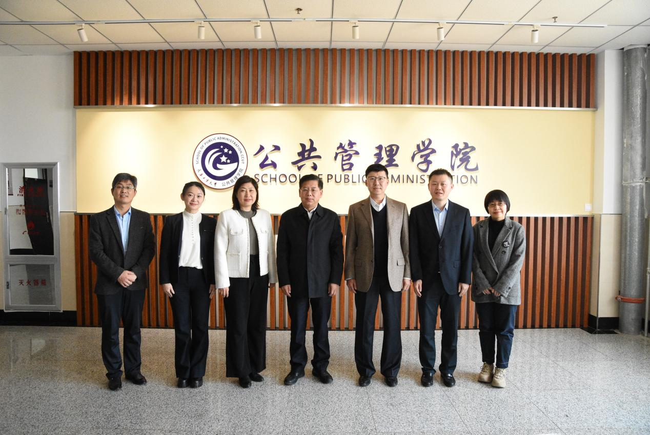 学校党委书记陈权到白嫖网
调研指导工作